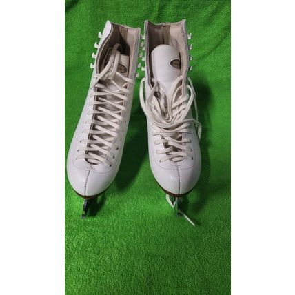 Size 5.5 Medium Riedell Women’s Ice Figure Skates, USA leather, Wilson blades UK