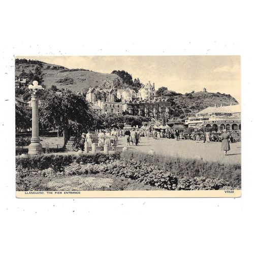 NICE PRINTED POSTCARD OF PIER ENTRANCE LLANDUDNO CAERNARVONSHIRE WALES (2004)