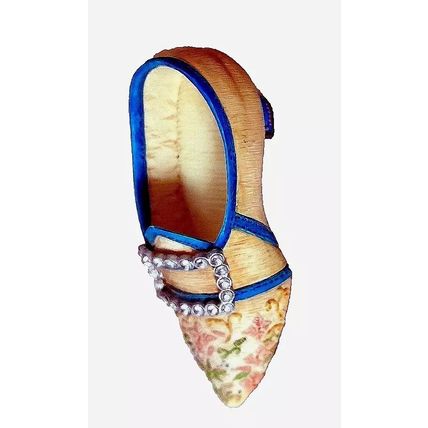 Willow Hall : Shoe Ornament : Harmony Circa 1784