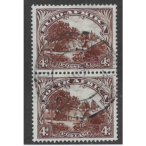 ZAF 1933 SE~TE PAIR 4d 'NATIVE KRAAL ' FINE USED (EBID61-756)