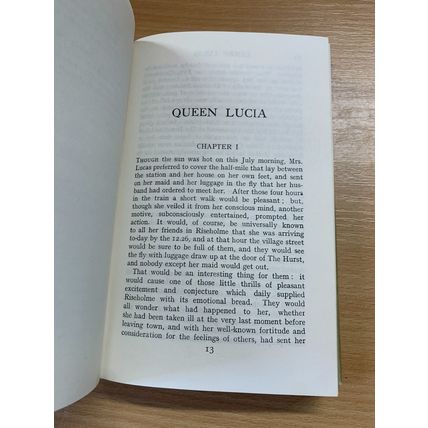 1970 E F BENSON "QUEEN LUCIA" FICTION VINTAGE HARDBACK BOOK (P3)
