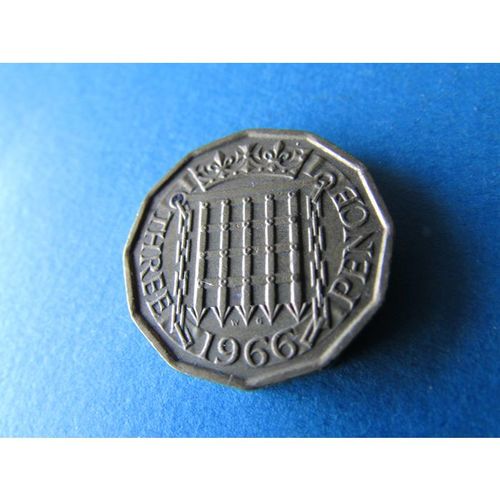 1966 QUEEN ELIZABETH II BRASS THREEPENCE - COIN - 5 FREE POST. AB