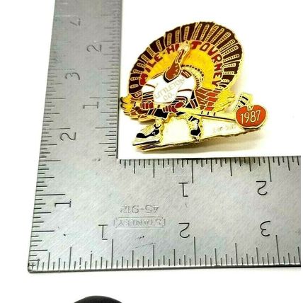 Littleton Co. Hockey Pin Brooch 1987 Turkey 16th Annual Limited 1 of 300 (B12)