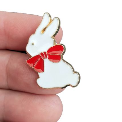 White Rabbit Enamel Pin Badge Bunny Hare Cute Brooch Metal 3.4 cm x 2 .5cm BA99