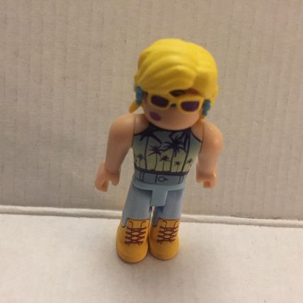 Roblox Celebrity Collection Series 4 Stylz Salon Purse Model with Purse Shades
