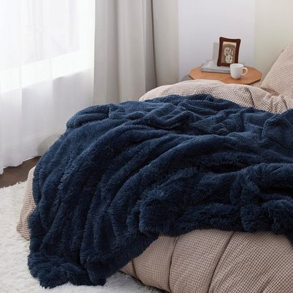 Bedsure Fluffy Navy Blue King Size Blanket for Bed, Thick Soft Sherpa Faux Fur F