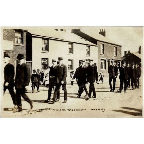 UNIDENTIFIED - Wesleyan Procession o/s Fried Fish Bar - RP - c.1905/1908? Beary