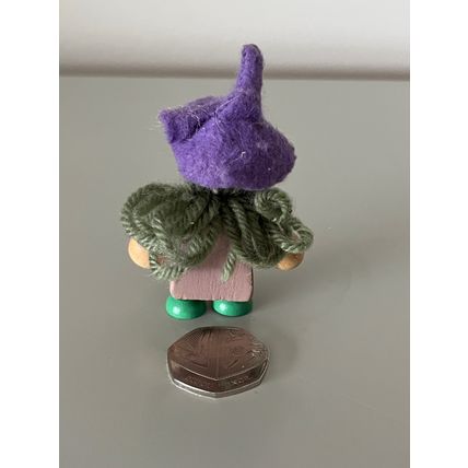 WOODEN HALLOWEEN WITCH MINIATURE