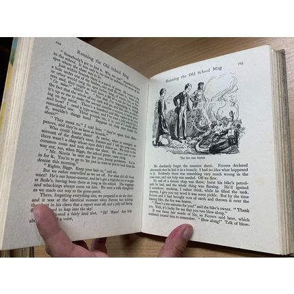 1926 "THE BOY'S BUDGET" FICTION LARGE ILLUSTRATED HARDBACK BOOK (P4)
