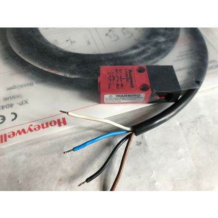 NEW HONEYWELL GKMB33W1 XP-4042, MINIATURE SAFETY INTERLOCKING SWITCH 120-240v,SG