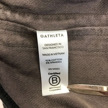 Athleta green camo farallon short pockets, drawstring, elastic waistband sz. 16T