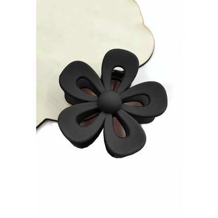 Black Sweet Hollowed Flower Shape Claw Clip