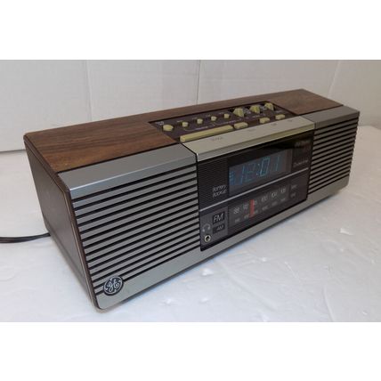 Vintage GE Clock Radio AM FM Model No 7-4945a Battery Back-up Dual Alarm