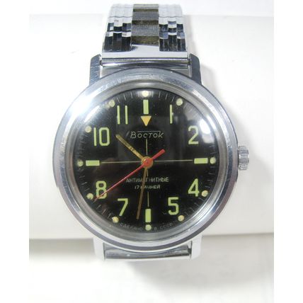 Vintage VOSTOK Military Style 17j Wristwatch 2409A USSR Soviet watch 1970's