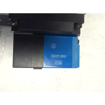 NEW SMC VSS8-8-YJZ-D-3EZ-V1 PNEUMATIC SOLENOID VALVE DC21-26V, 24 VDCL,sm