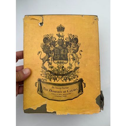 c1951 "THE ROYAL CANADIAN TOUR" QUEEN ELIZABETH II PICTORIAL HARDBACK BOOK (P3)