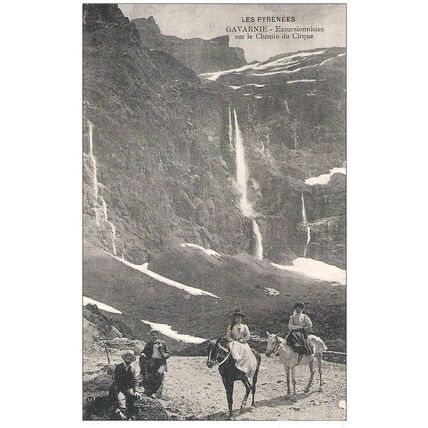 65 - Gavarnie - excursionnistes sur le chemin du cirque