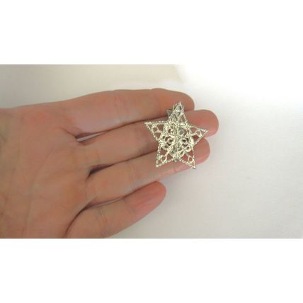 Small silver or gold tone metal star alligator hair claw clip clamp fine hair
