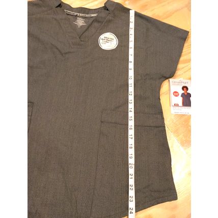 Climate Right by CuddlDuds 6 Pocket Scrub Top Ladies V Neck Grey Med Nursing NWT