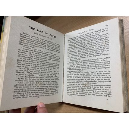 1926 "THE BOY'S BUDGET" FICTION LARGE ILLUSTRATED HARDBACK BOOK (P4)