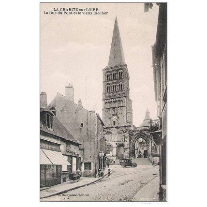 58 - LA CHARITE SUR LOIRE - LA RUE DU PONT ET LE VIEUX CLOCHER