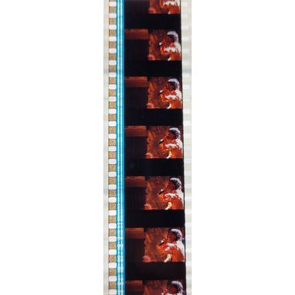 Pk GEB - Z - MIX - f 0135E . 1 STRIP OF 5 - 35MM FILM CELLS. ( SHINE A LIGHT )