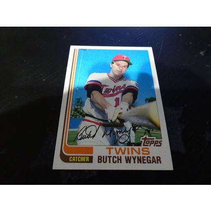 1982 Topps Card # 222A Butch Wynegar Excellent-Mint (6) Minnesota Twins