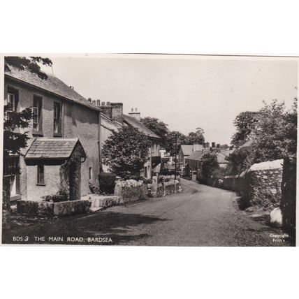B947 BARDSEA - THE MAIN ROAD . RP POSTCARD