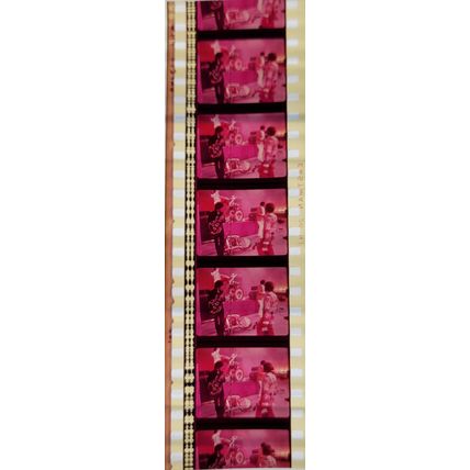 Pk GEB - W - MIX - d 0100V . 1 STRIP OF 5 - 35MM FILM CELLS. ( WHO )