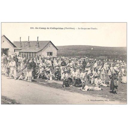 56 - Au camp de coëtquidan - La soupe sur l'Herbe