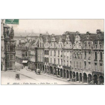 62 - Arras - vieilles maisons - petite place