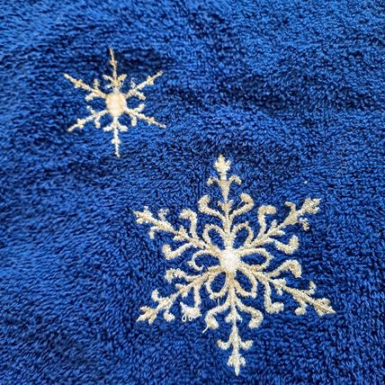 Lot 2 Christmas Bathroom BLUE TOWELS Snowflake Holiday Hand Face 23" x 16"