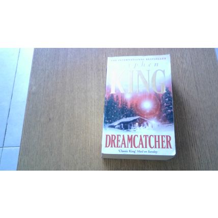 DREAMCATCHER. Stephen King (First Edition Paperback) New English Library (2001)