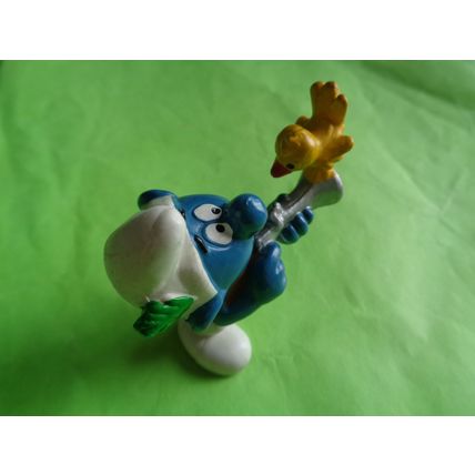 Hunter smurf with gun and bird