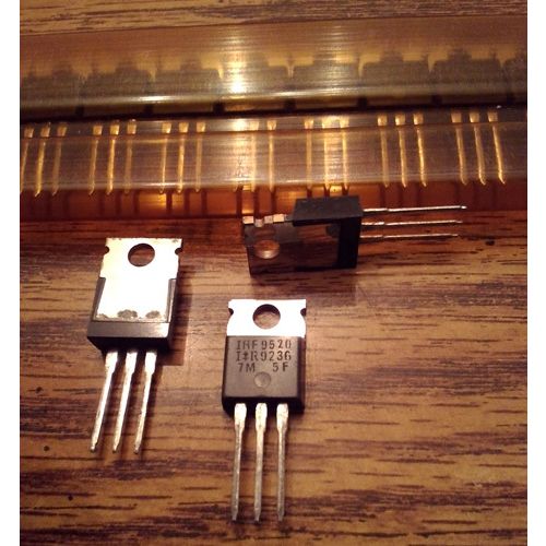 Lot of 18: International Rectifier IRF9520