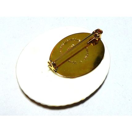 Vintage 1950-s Genuine Gold Edged Fine Bone China Fruit BROOCH in Original Box.