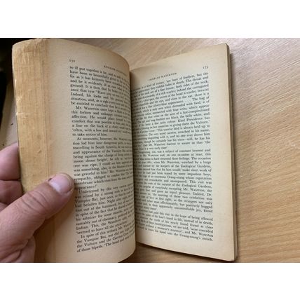 1959 EDITH SITWELL "ENGLISH ECCENTRICS" PAPERBACK BOOK (P2)