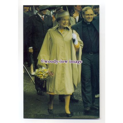 pq0113 - Queen Elizabeth at Basford , Nottingham 1990 - postcard