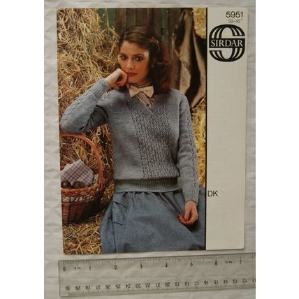 Vintage: Sirdar 5951 sweater, DK, 32-42 inch, 81-107 cm