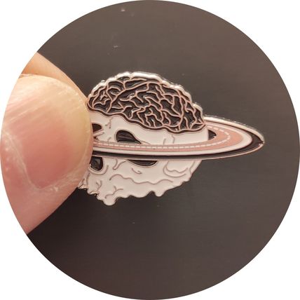 Pin Badge Skull Black & White Enamelled Metal 1.8 cm x 3 cm Gothic badges BA23