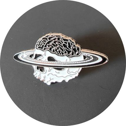 Pin Badge Skull Black & White Enamelled Metal 1.8 cm x 3 cm Gothic badges BA23