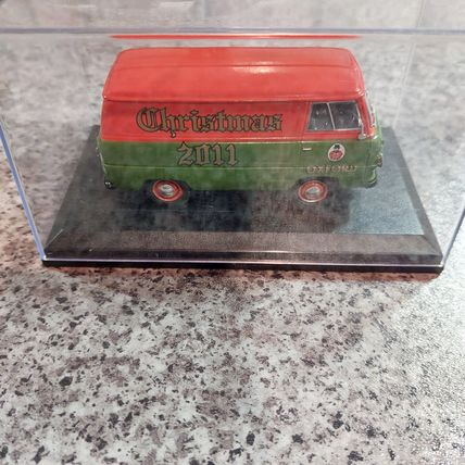 Oxford Die-Cast Commercials FDE007 Van Xmas 2011 1:43 Ltd Number 1 of 7811