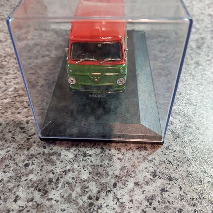 Oxford Die-Cast Commercials FDE007 Van Xmas 2011 1:43 Ltd Number 1 of 7811