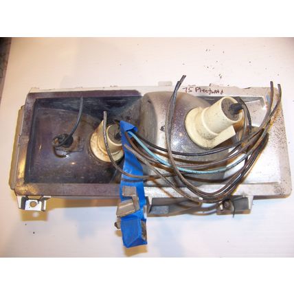 1975 CADILLAC DEVILLE FLEETWOOD RH FRONT TURN SIGNAL ASSY OEM #5966732