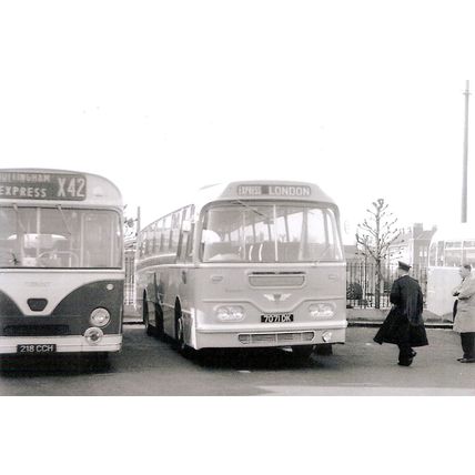 Black & White Photograph of Yelloway Motor Services Ltd. of Rochdale - 7071 DK