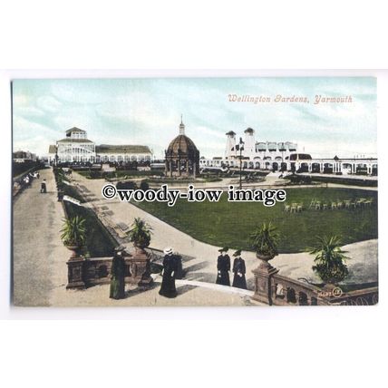 tq0366 - Norfolk - Wellington Pier and the Gardens, in Yarmouth - postcard
