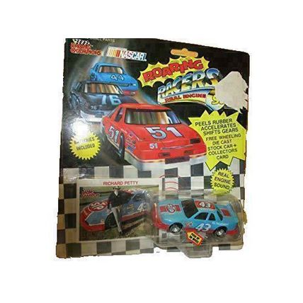 Roaring Racers #43 Richard Petty STP Real Engine Sound 1/64 Scale