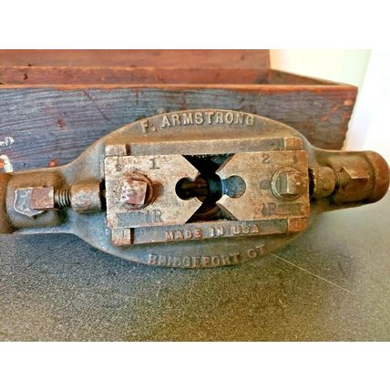 Vintage Armstrong Bridgeport Conn. USA Pipe Threader in Original Wood Box