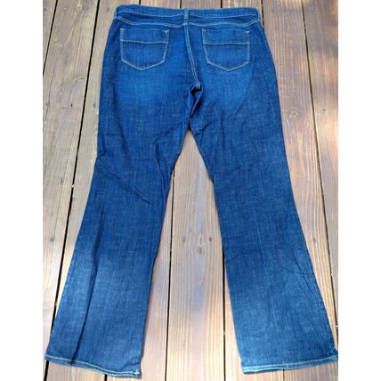 Women's Old Navy Size 16 The Sweetheart Mid Rise Jeans Medium Wash Flared Legs