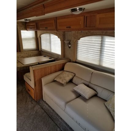 2009 Fleetwood Bounder 32W